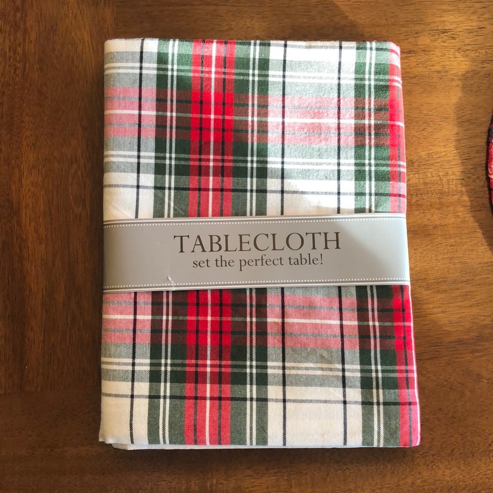 NWT 70” Round Christmas Tablecloth